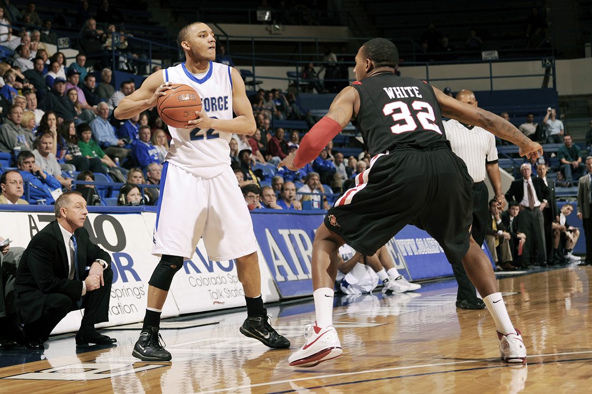 Harden, after 2-day absence, joins Sixers' camp